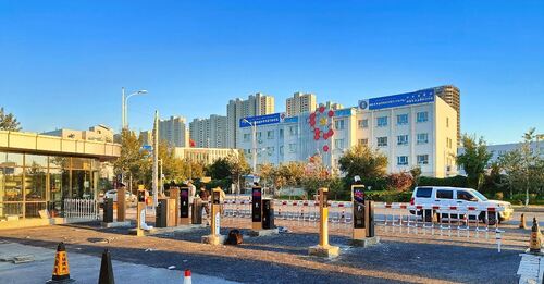 последний случай компании о WJDZE4I Barrier Gate with 4.5m Two Fence Arm | Industrial Park Access Case
